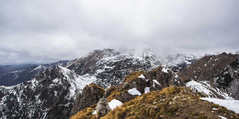 王朝兴衰的经济密码：从土地兼并到财政崩溃的历史循环
